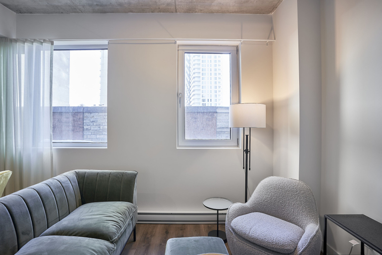 Others 5, Corporate Business stays in MTL DT, Montréal