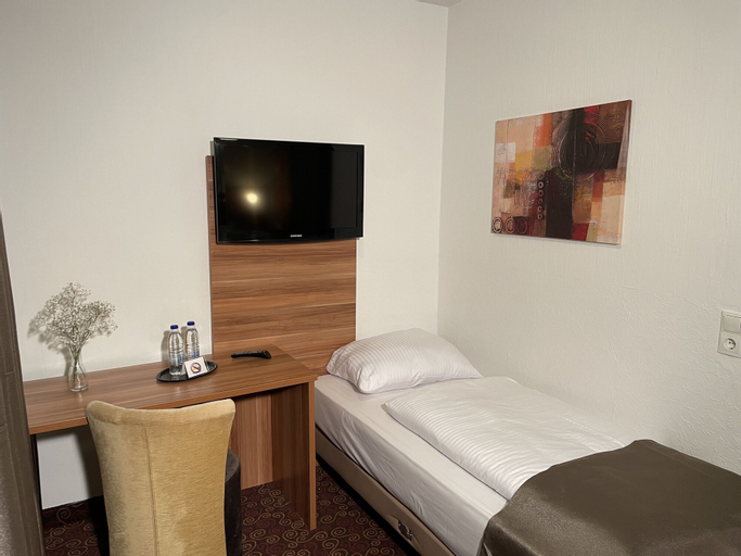 Bedroom 3, Hotel Schlangenbader Hof, Rheingau-Taunus-Kreis