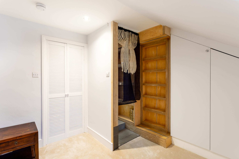 Others 4, Bright Maida Vale Apartment, London