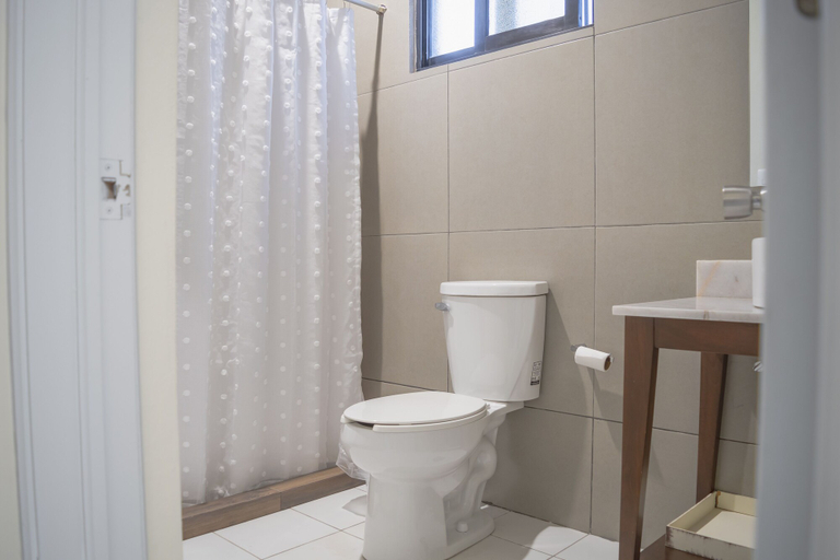 Bathroom 2, Gaviotas Apartments, Mazatlán