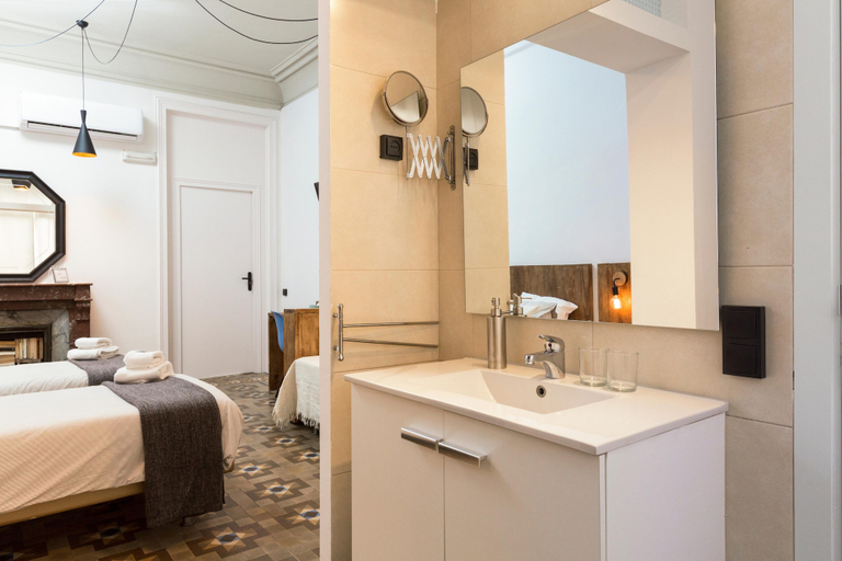 Bathroom 5, Casa Maca Guest House, Barcelona