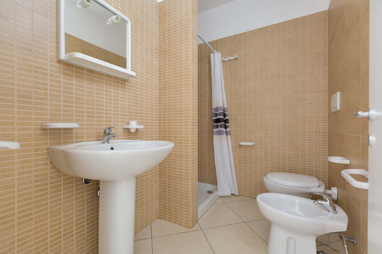 Bathroom, 2372 Villette Girovagando - Trilo Standard by Barbarhouse, Lecce