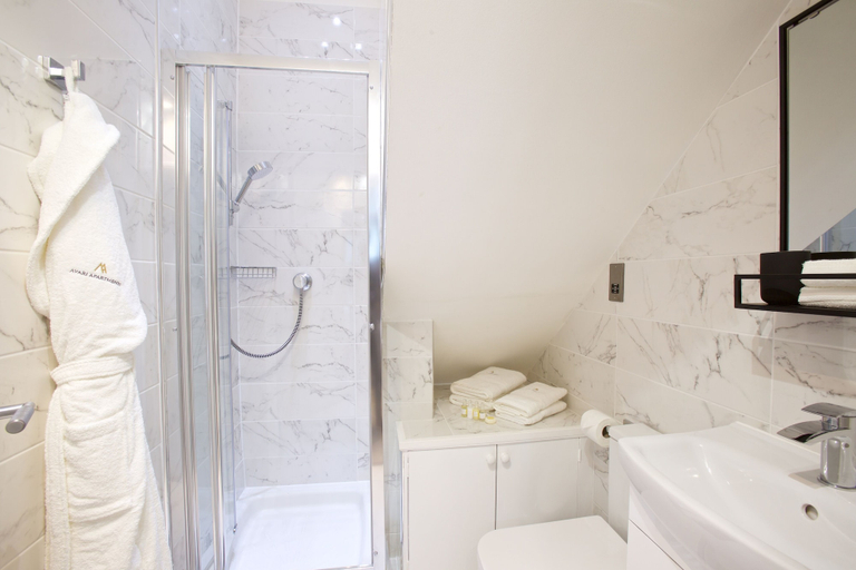 Bathroom 4, Avari Apartments - Winchester Collection, London
