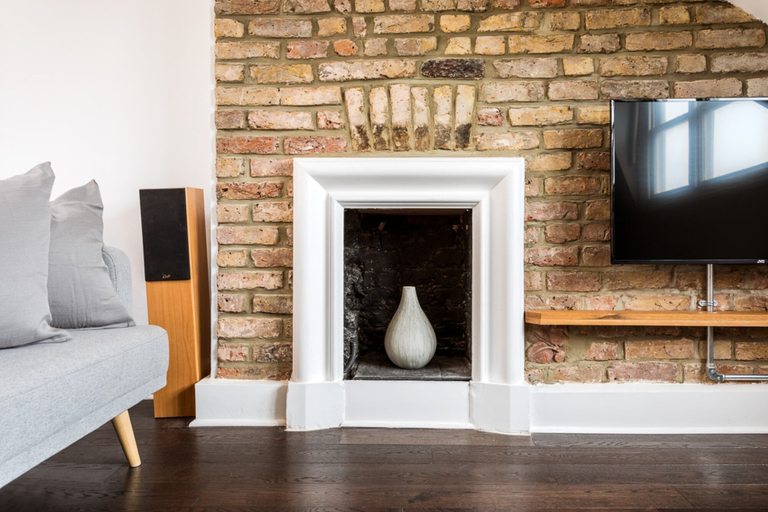 Others 5, Bright Maida Vale Apartment, London
