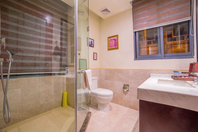Bathroom 3, Li Jiang Tang Feng Yard No.2, Lijiang