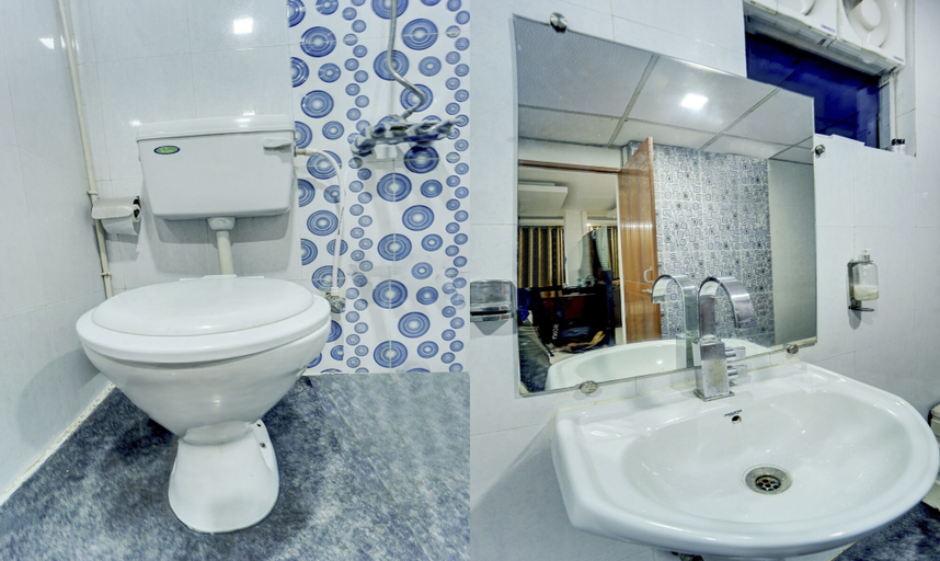 Bathroom 4, Itsy Hotels Buddha Inn, Patna