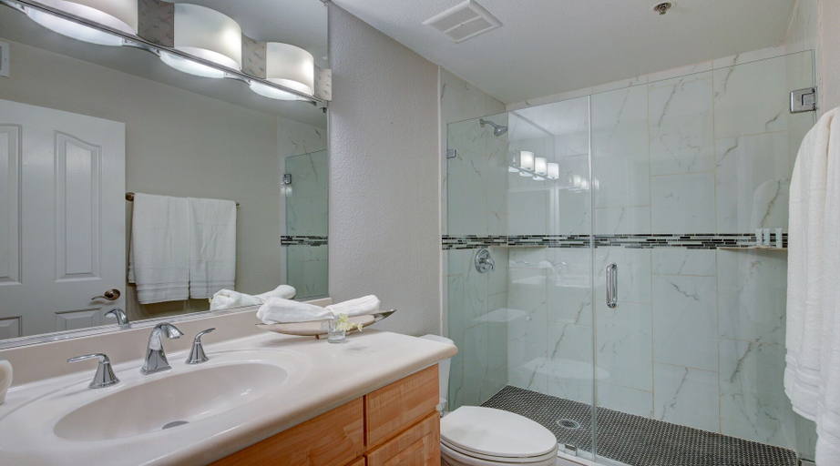 Bathroom 3, Epic Biltmore 103, Maricopa
