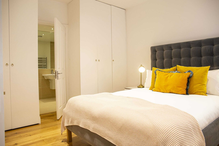 Bedroom 3, Bright Chelsea Garden Nest, London