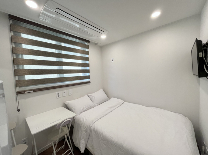Bedroom 4, 318 STAY, Jung
