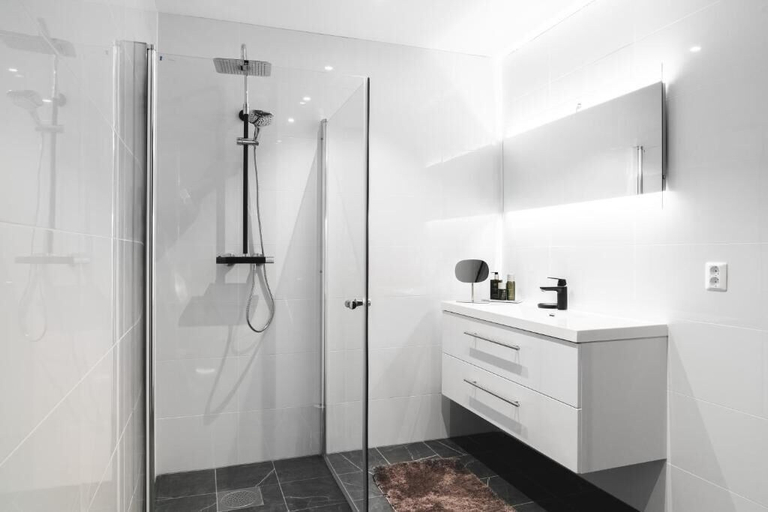 Bathroom 4, Stay Bryggen - Serviced Apartments, Bergen