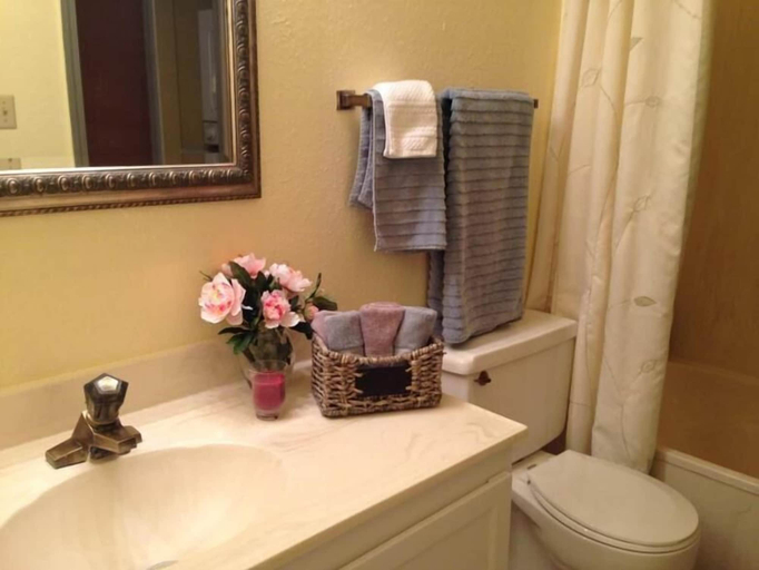 Bathroom, Los Alamos Flats, Los Alamos