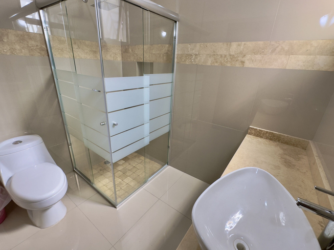 Bathroom 3, Madeira Apartments, Mazatlán