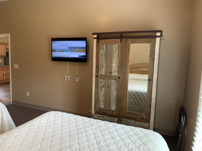 Bedroom 2, Carr's Northside Motel and Cottages, Sevier