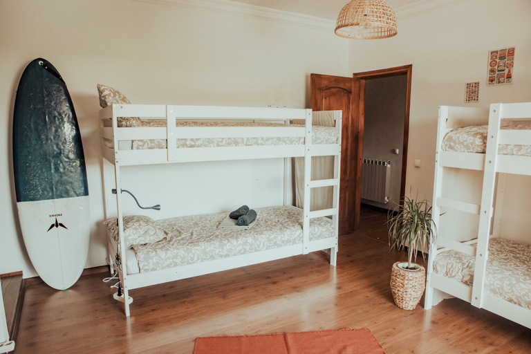 Bedroom 3, The Far End Surf House, Lourinhã