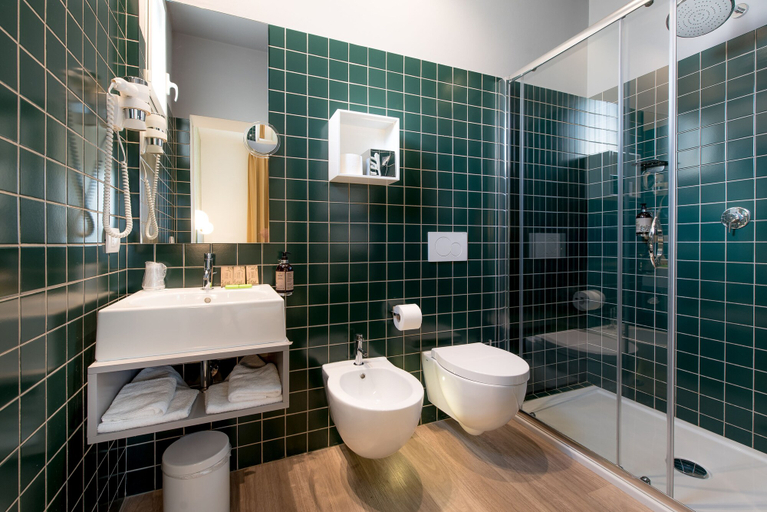 Bathroom 4, Up Hotel, Rimini