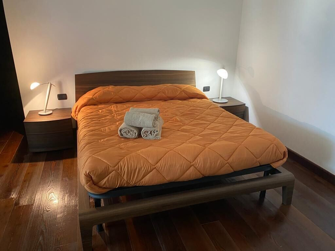 Room 2, SkyLine, Bari