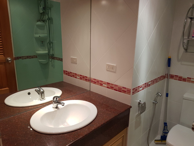 Bathroom, 5th Floor Condo Jomtien Beach, Pattaya