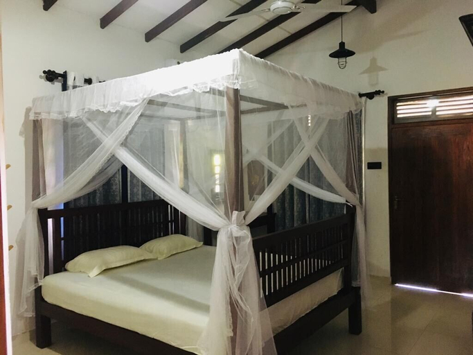 Others 1, sathis villa, Hikkaduwa