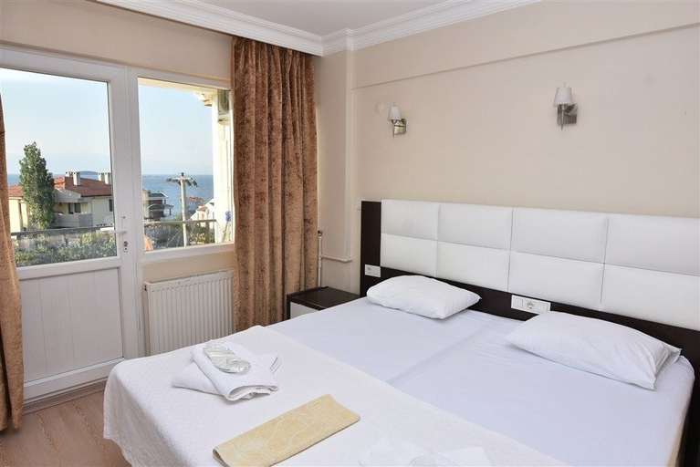 Bedroom 5, Uzunhan Hotel, Ayvalık