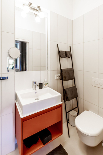 Bathroom 4, Sissi West, Wien