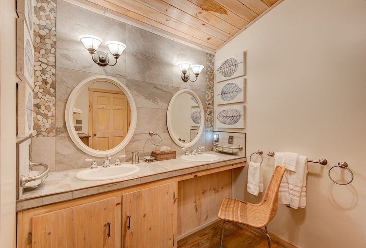 Bathroom 3, Heritage Hill Cabins, Watauga