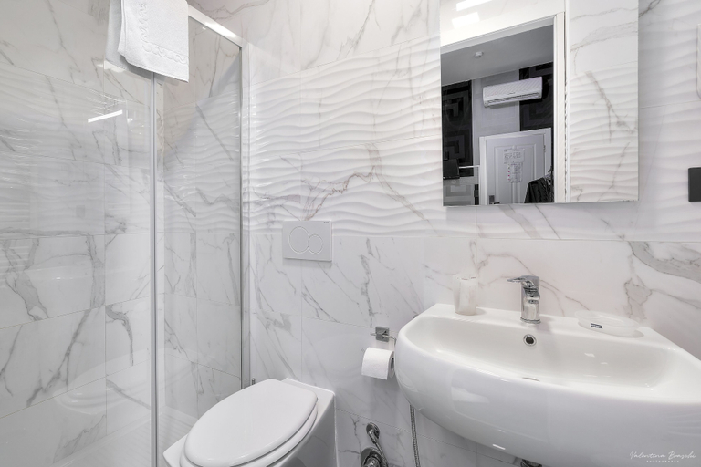 Bathroom 4, Hotel Argentina, Florence