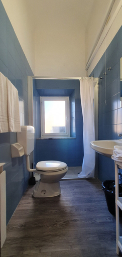 Bathroom 5, Hotel Genesi, Florence