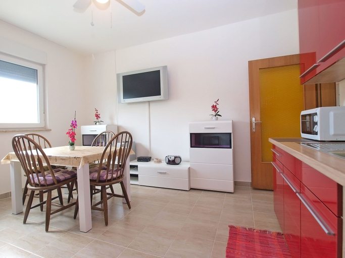 Others 5, Apartment 1432, Pula