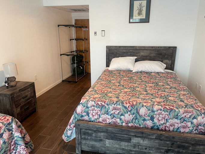 Bedroom 1, Rolling Pines Golf & Banquet Facility, Columbia