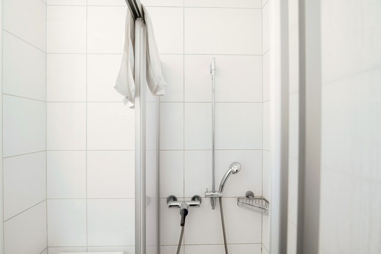 Bathroom 4, Locarno City Apartments, Locarno