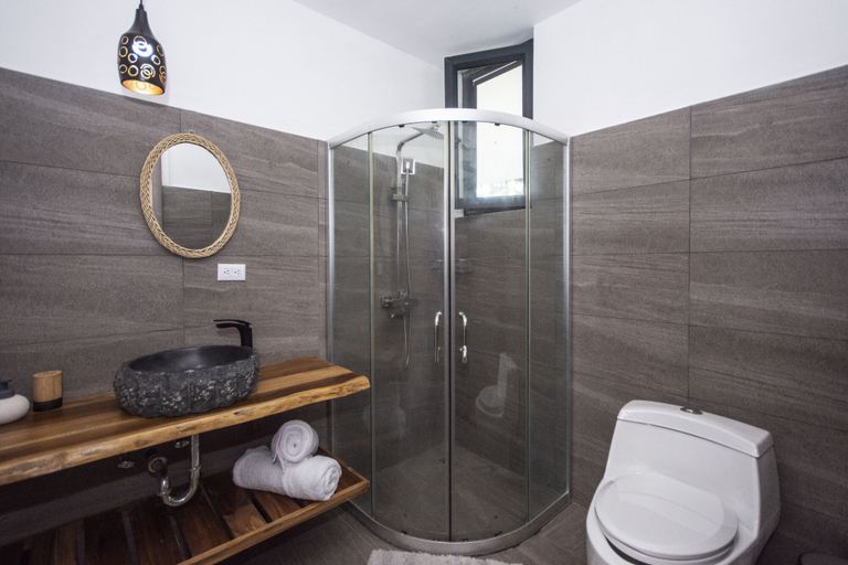 Bathroom 5, Yuli Hotel, Osa