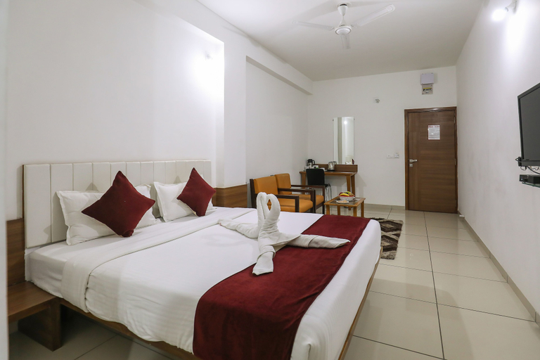 Bedroom 4, Hotel Ashray Inn Express, Ahmadabad