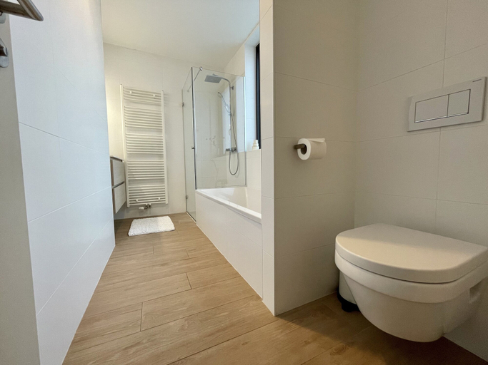 Bathroom 5, One Lux Stay near Diamond District, Antwerpen