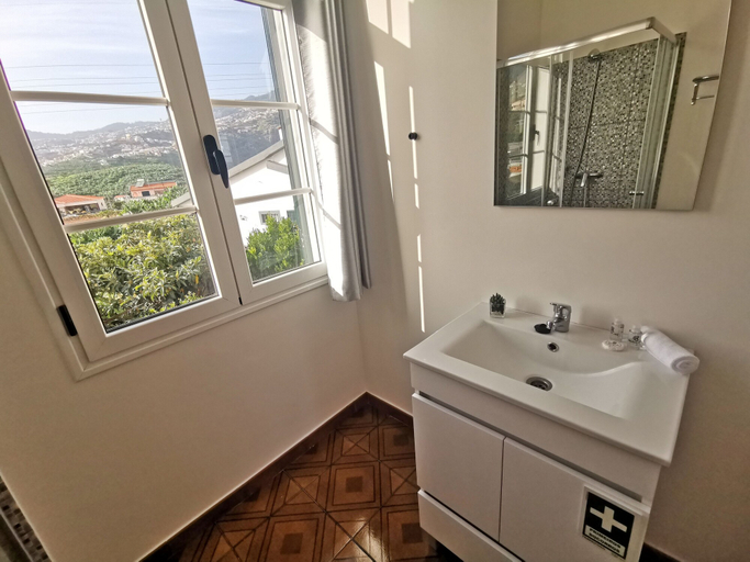 Bathroom 4, Apartments with Pool in Funchal, Funchal