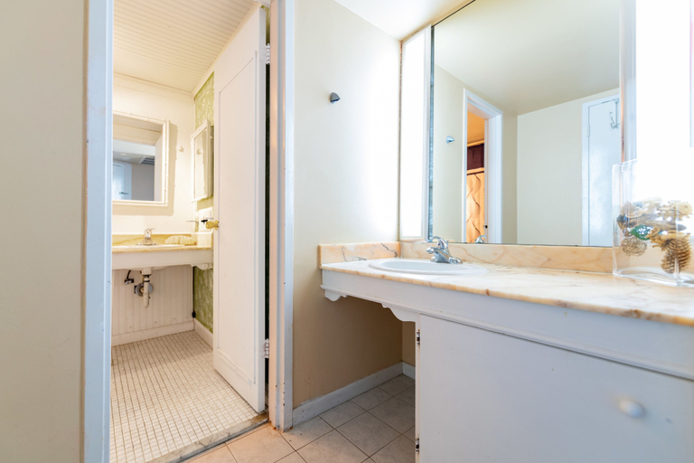 Bathroom 5, Miami Beach Castle by the Ocean, Miami-Dade