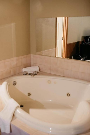 Bathroom 3, Sylvan Valley Lodge & Cellars, White