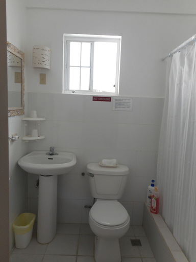 Bathroom, Avenue Guesthouse, Saipan