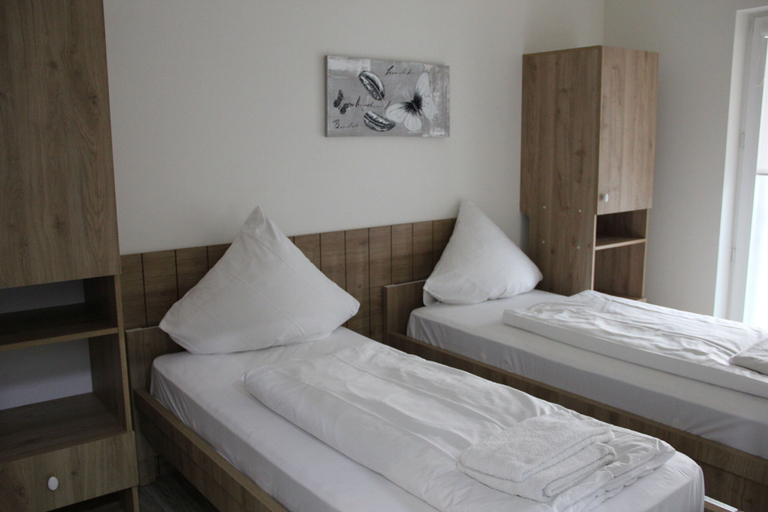 Bedroom 3, Hotel Bei Yasemin, Recklinghausen