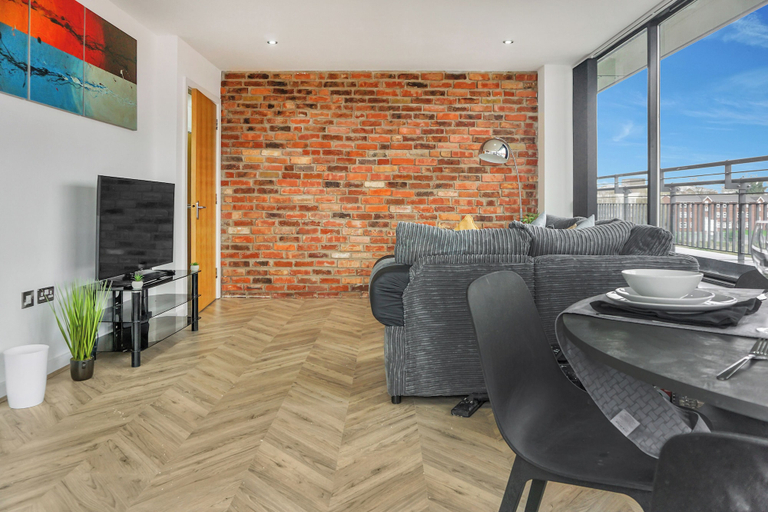 Others 4, 2 Bed Penthouse-sleeps 4 With Wraparound Balcony, Birmingham