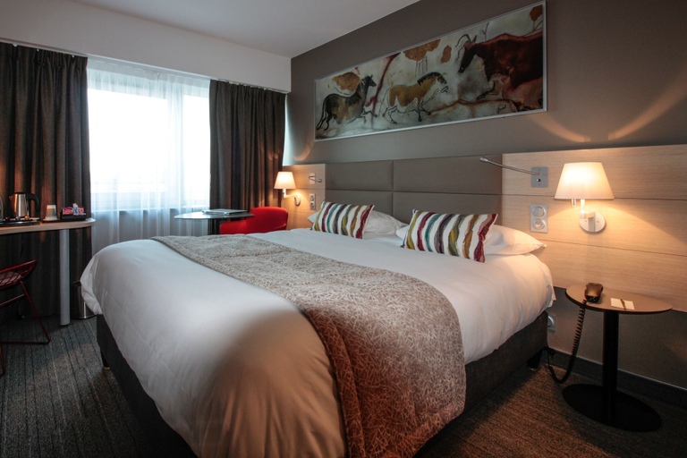 Bedroom 5, Mercure Périgueux Centre Hotel, Dordogne
