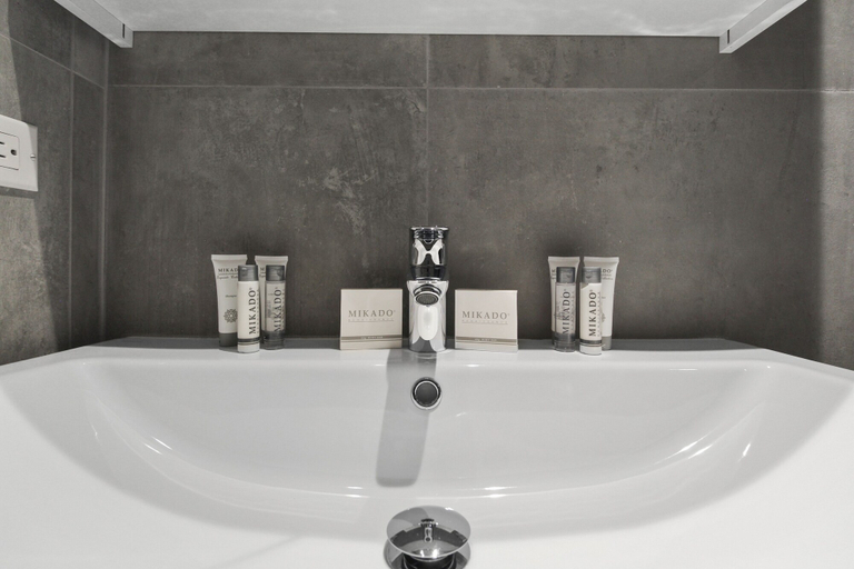 Bathroom 5, Bocobay Gold Coast Resort