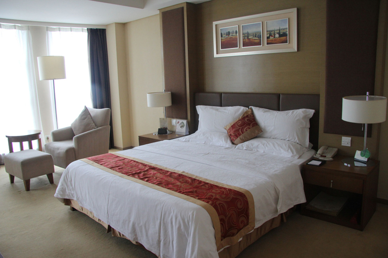 Bedroom 5, Roying Hotel, Wuhan
