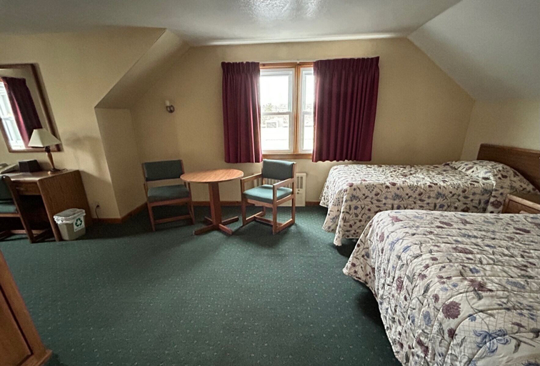 Bedroom 5, The Stevens Motel, Centre