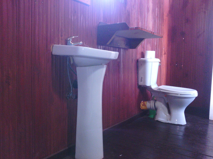 Bathroom 3, Lion Roars Lodge, Chobe