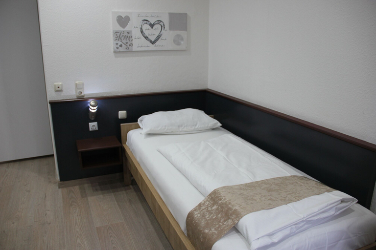 Bedroom 4, Hotel Bei Yasemin, Recklinghausen
