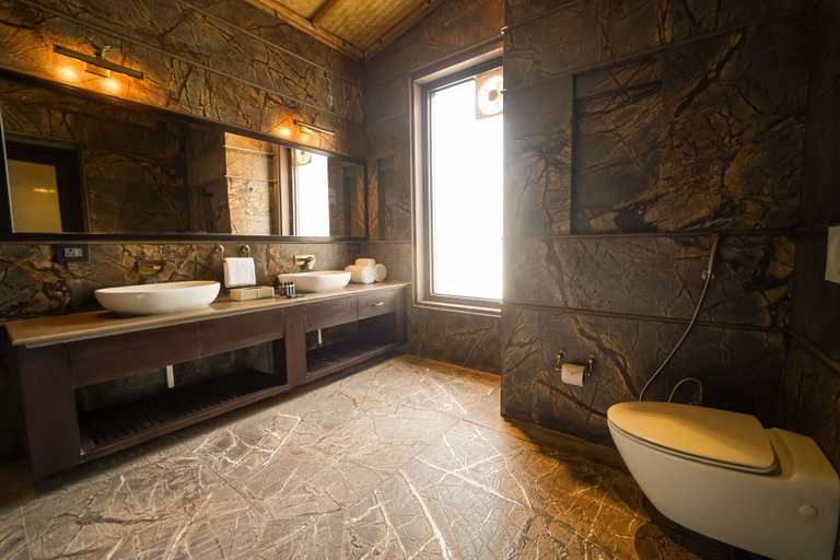 Bathroom 5, Aamaghati Wildlife Resort, Sawai Madhopur