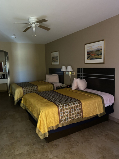 Bedroom 4, Los Fresnos Inn and Suites, Cameron