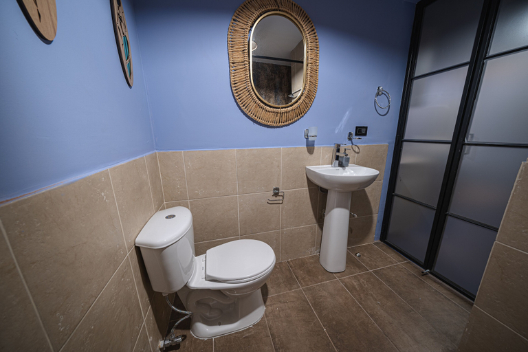 Bathroom 2, BEST Location 1BedR - Heart of Medellin, Medellín