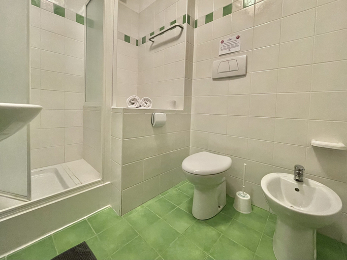 Bathroom 5, Bran & Denise - Apartments, Verona
