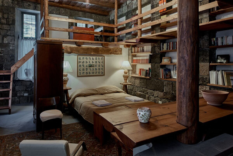 Others 4, Villa Kars